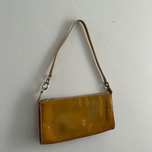 Y2K Vintage Salvatore Ferragamo Yellow Shoulder Bag
In great condition! - Picture 2 of 3